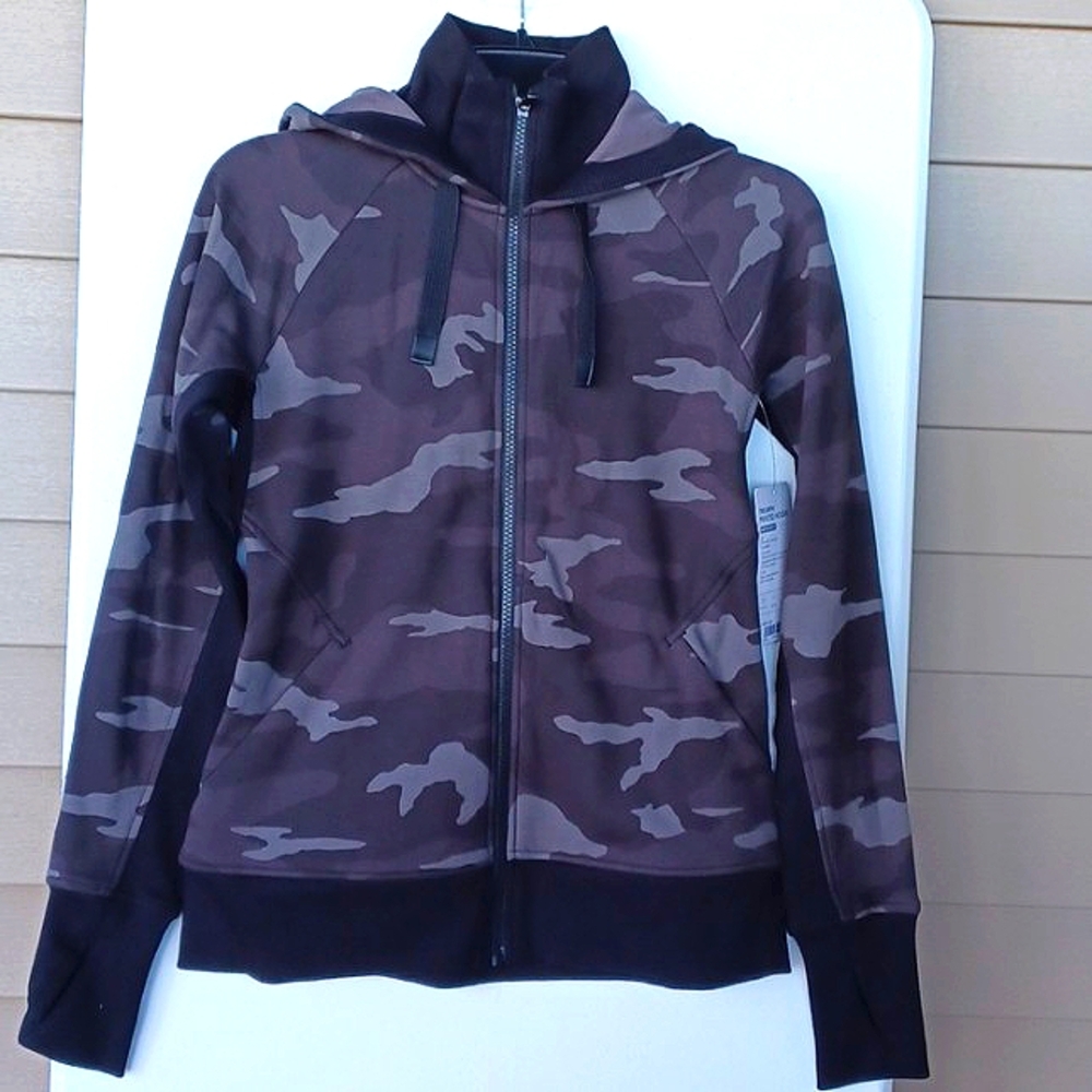 NWT ATHLETA TRIUMPH Printed Camo Hoodie Zipper Sweatshirt, Size XS